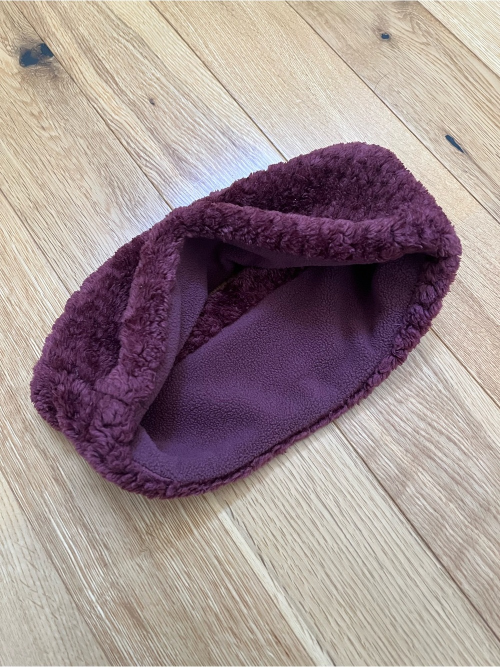 Columbia Women’s Plush Fleece Ear Warmer Headband in Burgundy - NWOT - Picture 4 of 4